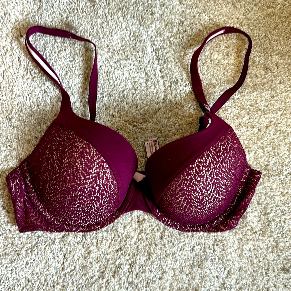 NWT Victoria’s Secret push up bra-perfect shape